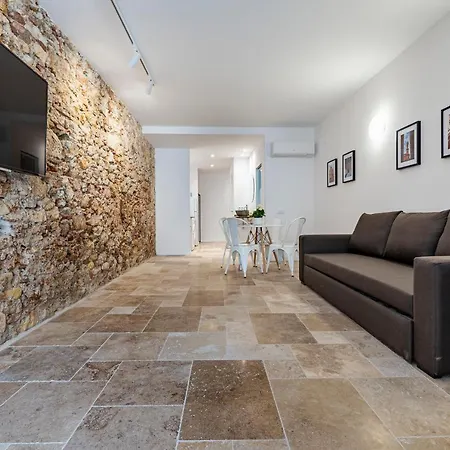 Stone Wall En Barri Port Maritim