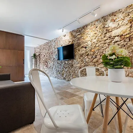 Stone Wall En Barri Port Maritim Apartment *
