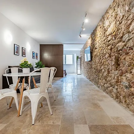 Apartment Stone Wall En Barri Port Maritim