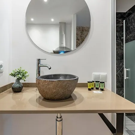 Stone Wall En Barri Port Maritim Apartment *